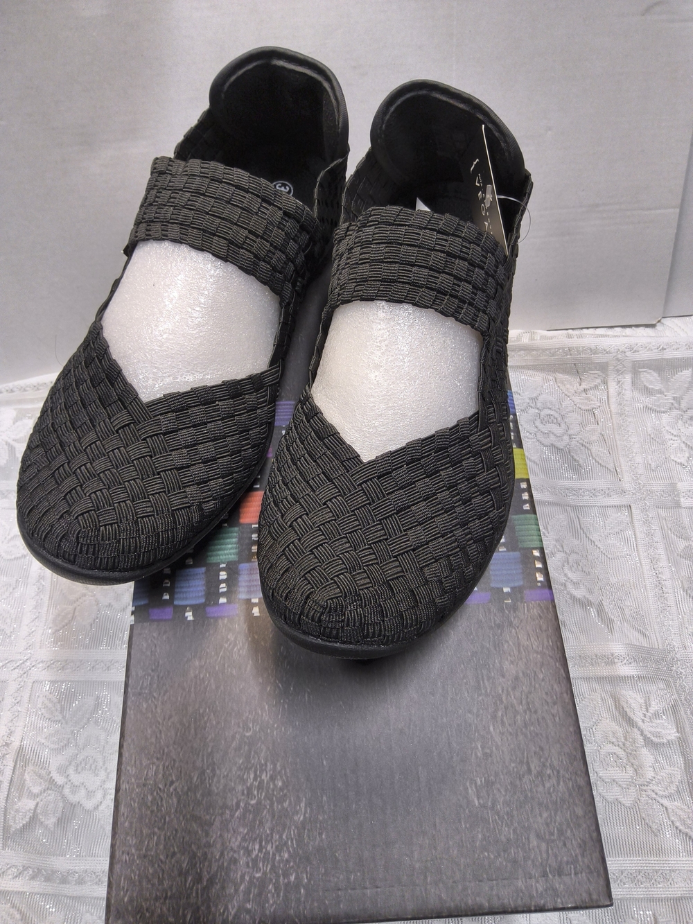 New In Box Size 35 Black Woven Bernie Mev Cuddly Slip-On Black Shoes